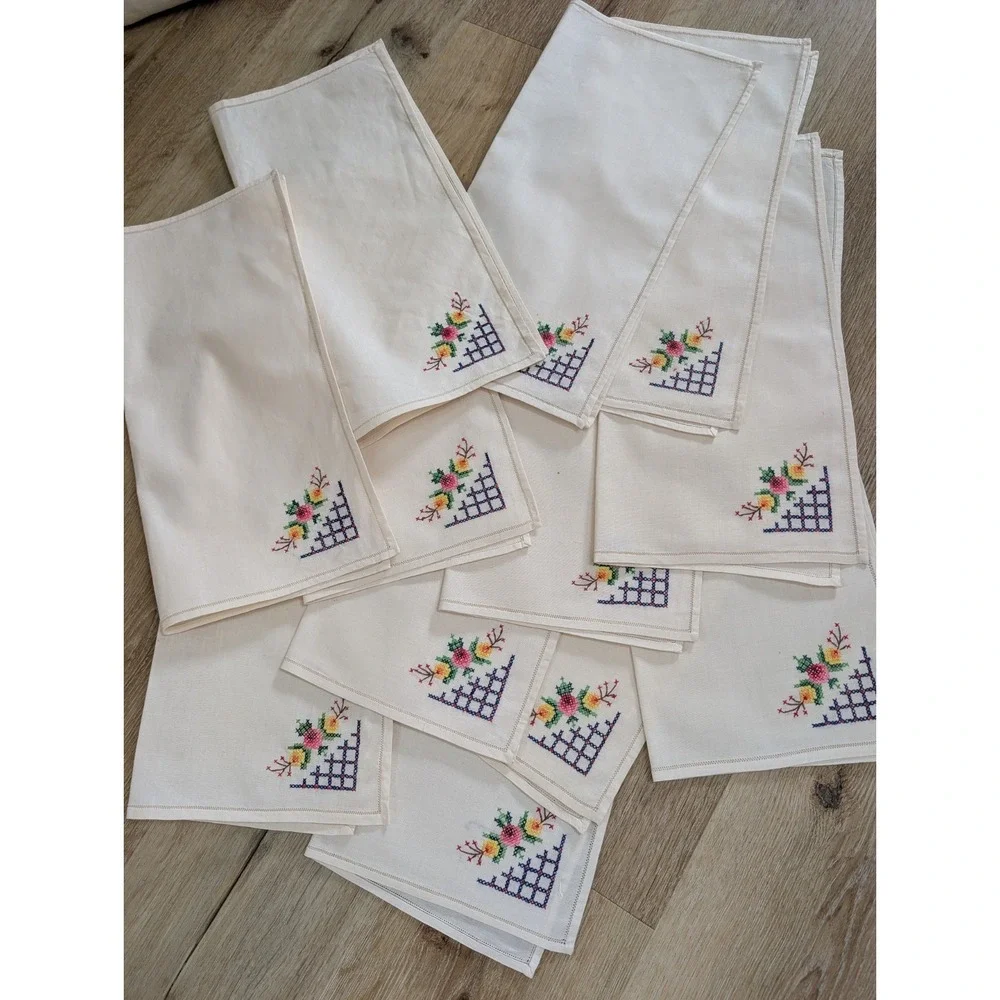 Handmade Vintage Peti Point Tablecloth + 12 napkins Never Used, 72 x‎ 108 inches